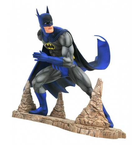 Batman Classic statuja | 18 cm